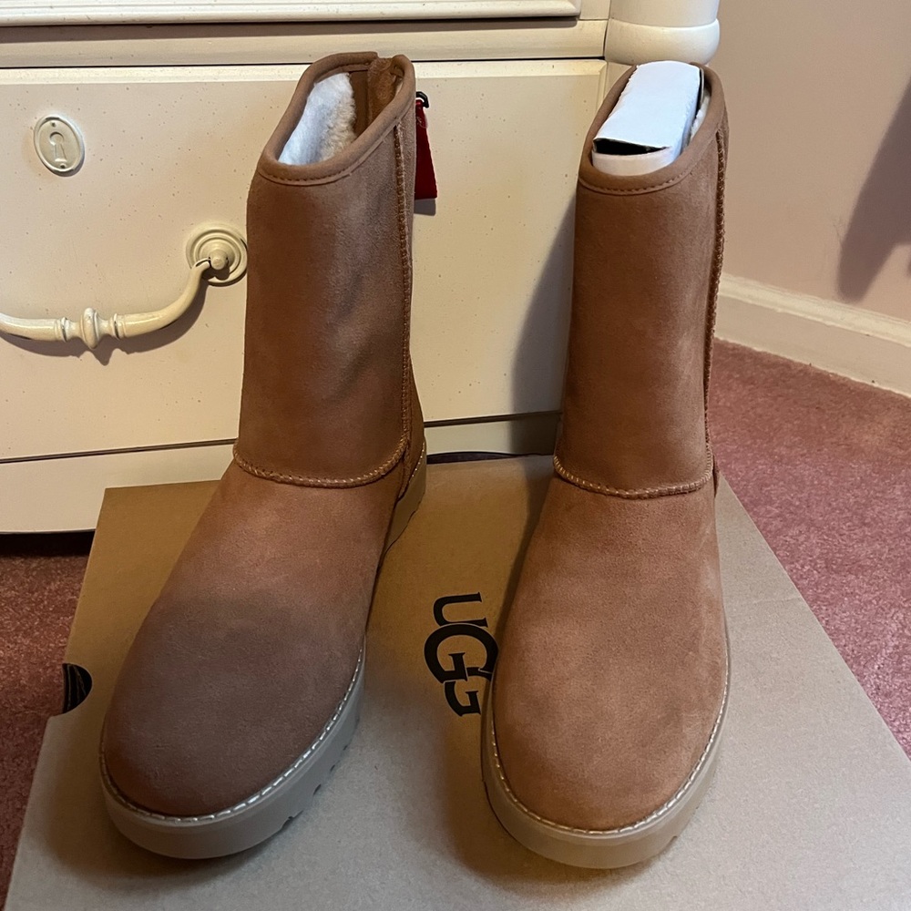 UGG Classic Short Logo Zip Boot